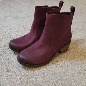 Teva Women's Anaya Chelsea Ankle Boots in Deep Burgundy